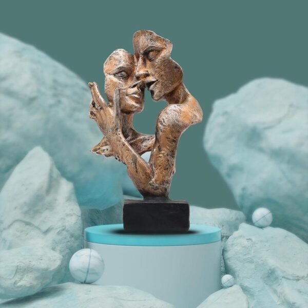 Modern Abstract Resin Couple Sculpture Romantic Kiss Statue, Ideal Wedding, Anniversary & Home Tabletop Decor